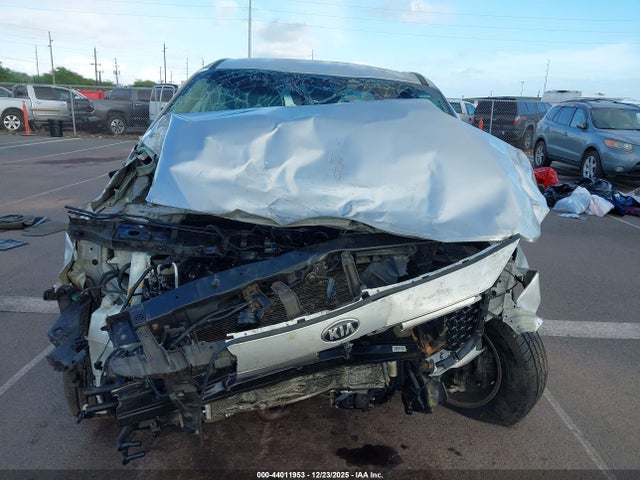 KNDMB5C17J6389120 KIA SEDONA LX