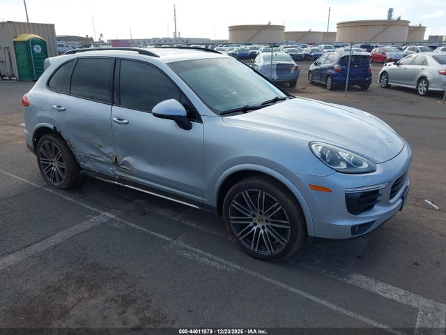 2017 PORSCHE CAYENNE WP1AA2A28HKA84614 Photo 0