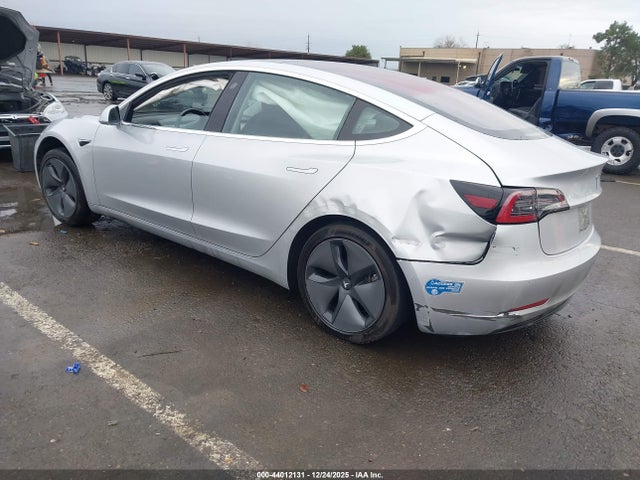 2018 TESLA MODEL 3 5YJ3E1EA0JF004087 Photo 2
