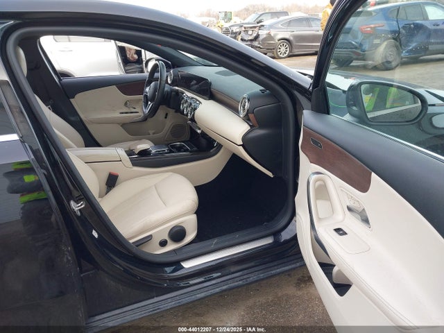 2022 MERCEDES-BENZ A 220 W1K3G4FB0NJ373345 Photo 4