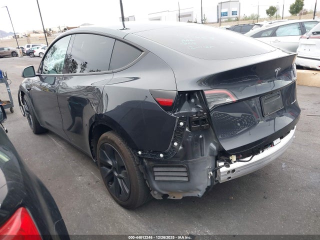 2025 TESLA MODEL Y 7SAYGAEE5SF216913 Photo 2