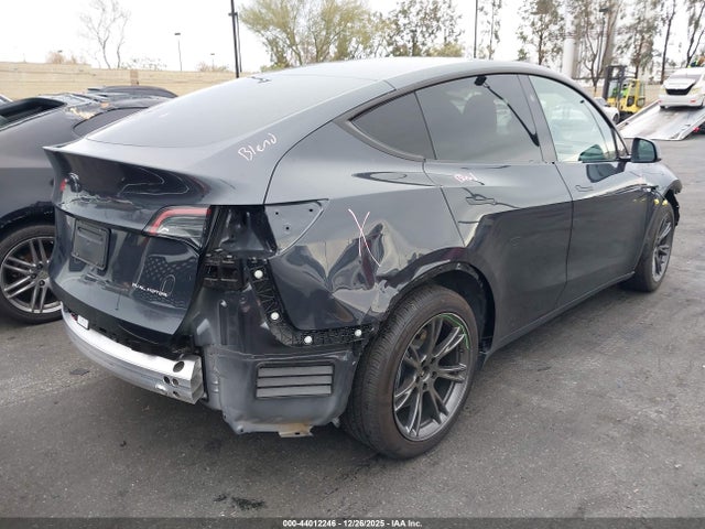 2025 TESLA MODEL Y 7SAYGAEE5SF216913 Photo 3