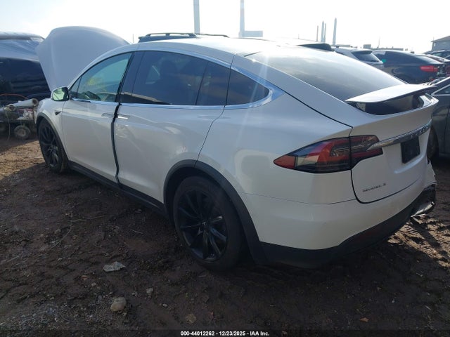 2020 TESLA MODEL X 5YJXCAE2XLF239079 Photo 2