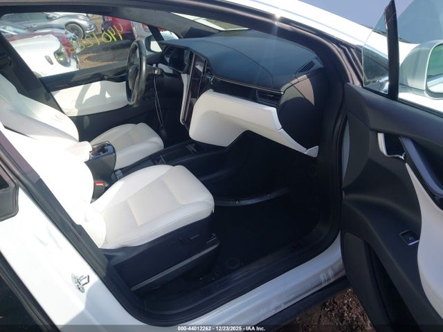 2020 TESLA MODEL X 5YJXCAE2XLF239079 Photo 4