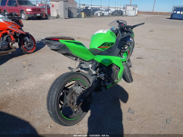 Kawasaki EX400 2023 JKAEXKG13PDAR7903 Image 4