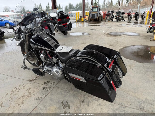 2018 HARLEY-DAVIDSON FLHTK 1HD1KED14JB642031 Photo 2