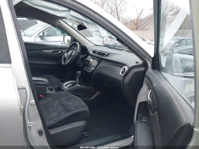 KNMAT2MV6FP504565 Nissan ROGUE SV
