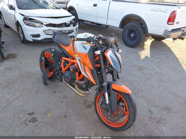 2022 KTM 1290 VBKV39401NM952399