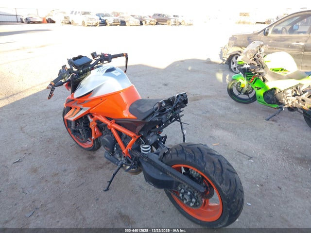 2022 KTM 1290 VBKV39401NM952399 Photo 2