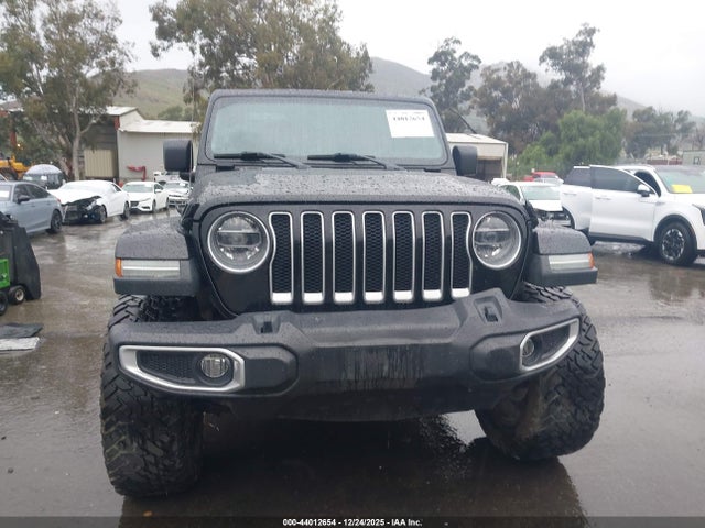 1C4HJXEN9JW185743 Jeep Wrangler Unlimited Sahara 4x4