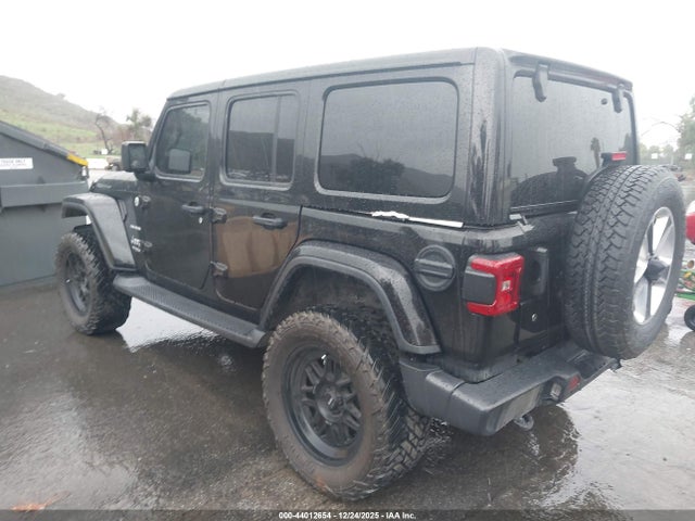 1C4HJXEN9JW185743 Jeep Wrangler Unlimited Sahara 4x4