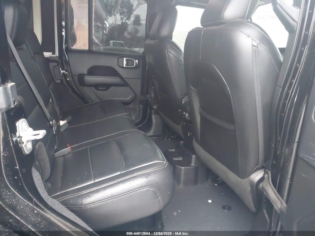 1C4HJXEN9JW185743 Jeep Wrangler Unlimited Sahara 4x4