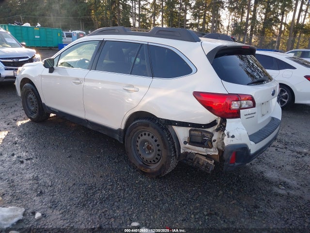 Subaru Outback 2.5i Premium 2018 4S4BSAFC6J3276186 Image 3