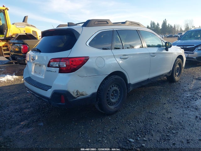 Subaru Outback 2.5i Premium 2018 4S4BSAFC6J3276186 Image 4