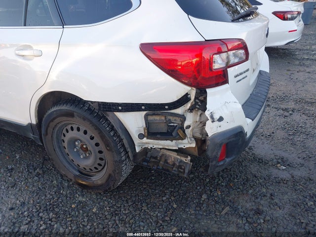 Subaru Outback 2.5i Premium 2018 4S4BSAFC6J3276186 Image 6