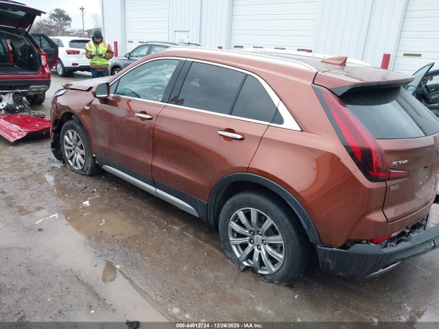 2019 CADILLAC XT4 1GYFZCR49KF116654 Photo 2