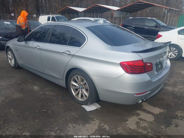 2016 BMW 528I WBA5A7C53GG643055 Photo 2
