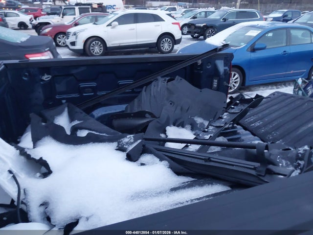 3GCPDKEK5NG562388 Chevrolet Silverado 1500 4wd Short Bed Lt With 2fl