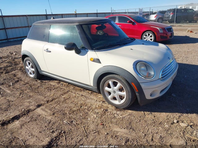 2010 MINI COOPER WMWMF3C50ATZ66600 Photo 0