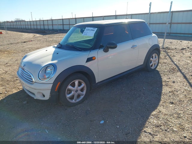 2010 MINI COOPER WMWMF3C50ATZ66600 Photo 1