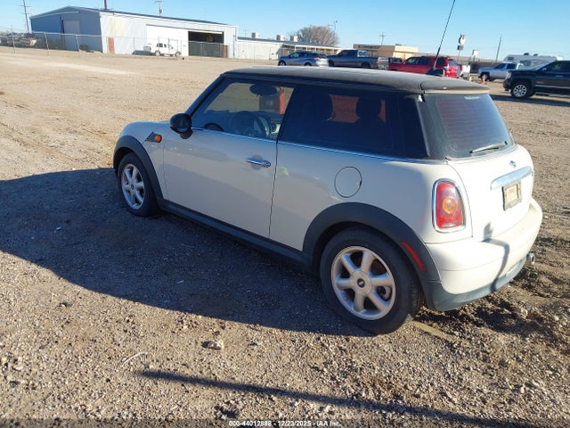 2010 MINI COOPER WMWMF3C50ATZ66600 Photo 2
