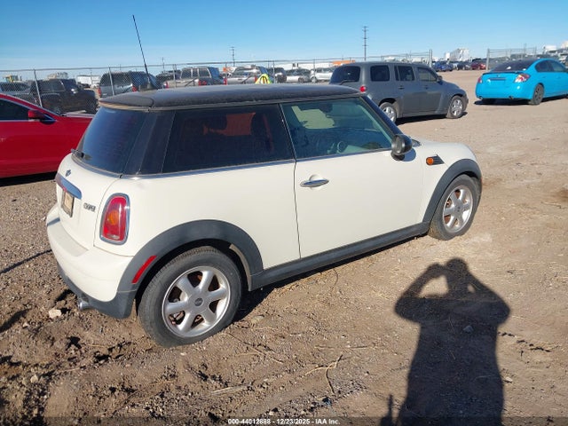 2010 MINI COOPER WMWMF3C50ATZ66600 Photo 3