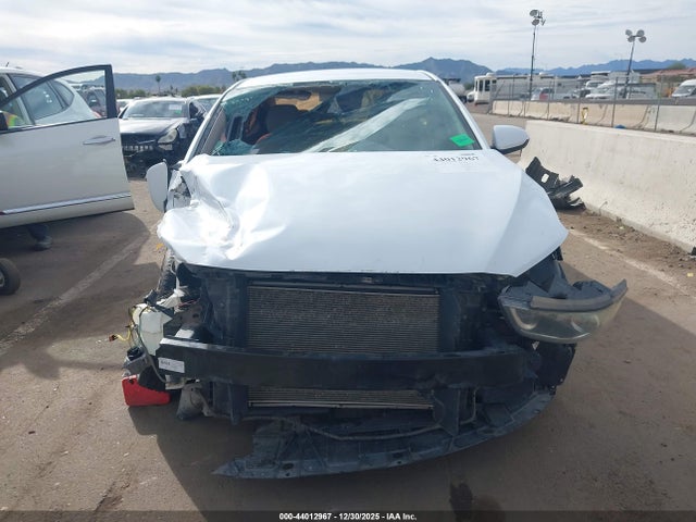 5NPD84LF6JH378958 Hyundai ELANTRA SEL