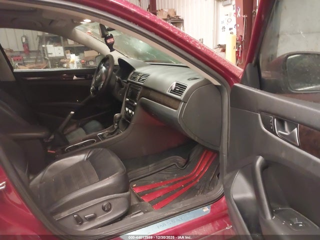 Продаж на аукціоні авто 2015 Volkswagen Passat 1.8t Sel Premium, vin: 1VWCT7A33FC121826, номер лоту: 44012989