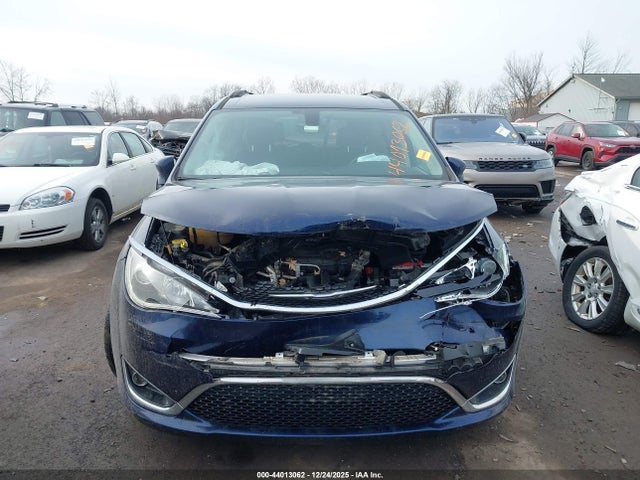 2017 Chrysler Pacifica Touring-l მანქანა იყიდება აუქციონზე, vin: 2C4RC1BG9HR712345, აუქციონის ნომერი: 44013062