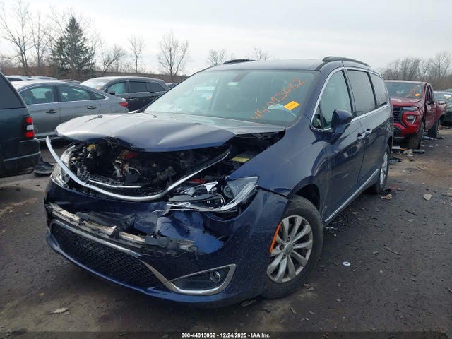 2017 Chrysler Pacifica Touring-l მანქანა იყიდება აუქციონზე, vin: 2C4RC1BG9HR712345, აუქციონის ნომერი: 44013062