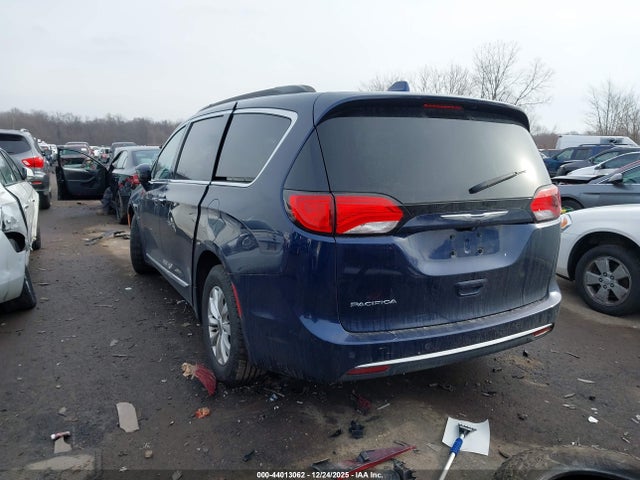 2017 Chrysler Pacifica Touring-l მანქანა იყიდება აუქციონზე, vin: 2C4RC1BG9HR712345, აუქციონის ნომერი: 44013062