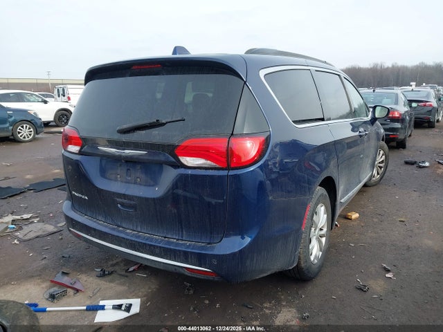 2017 Chrysler Pacifica Touring-l მანქანა იყიდება აუქციონზე, vin: 2C4RC1BG9HR712345, აუქციონის ნომერი: 44013062