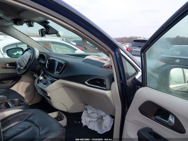 2017 Chrysler Pacifica Touring-l მანქანა იყიდება აუქციონზე, vin: 2C4RC1BG9HR712345, აუქციონის ნომერი: 44013062
