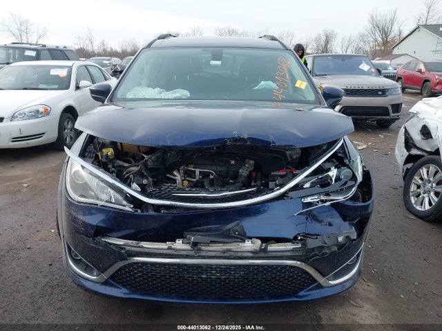 2017 Chrysler Pacifica Touring-l მანქანა იყიდება აუქციონზე, vin: 2C4RC1BG9HR712345, აუქციონის ნომერი: 44013062