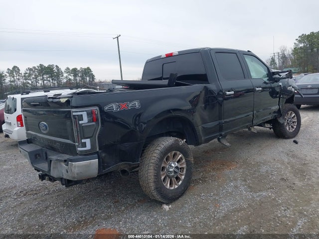 1FT8W3BT8HEE43991 Ford F-350 Lariat