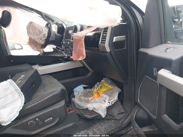 1FT8W3BT8HEE43991 Ford F-350 Lariat