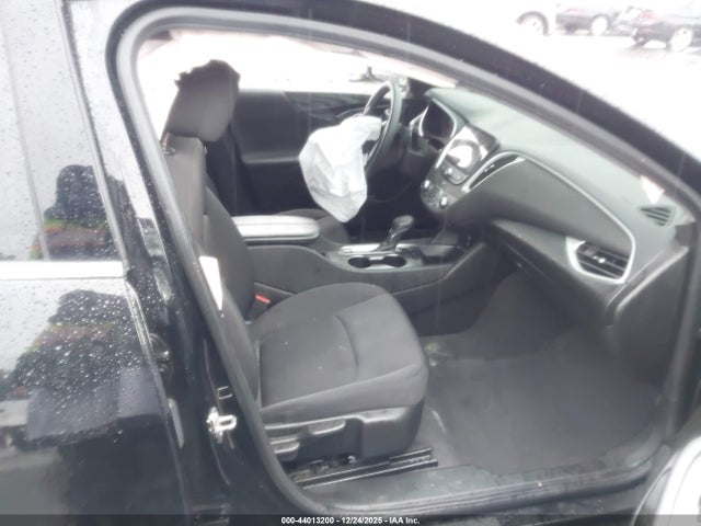 1G1ZD5ST9NF123678 Chevrolet Malibu Fwd Lt
