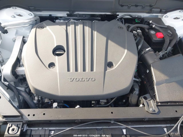 2026 VOLVO XC60 YV4M12RC6T1341535 Photo 9