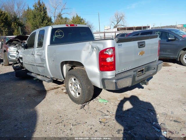 2013 CHEVROLET SILVERADO 1500 1GCRCSE04DZ223694 Photo 2