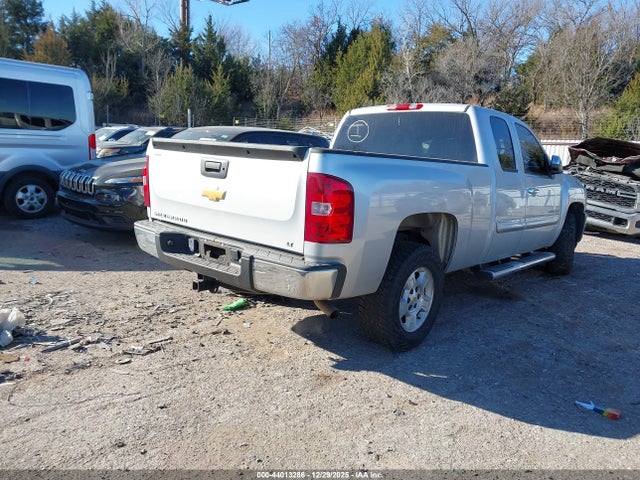 2013 CHEVROLET SILVERADO 1500 1GCRCSE04DZ223694 Photo 3