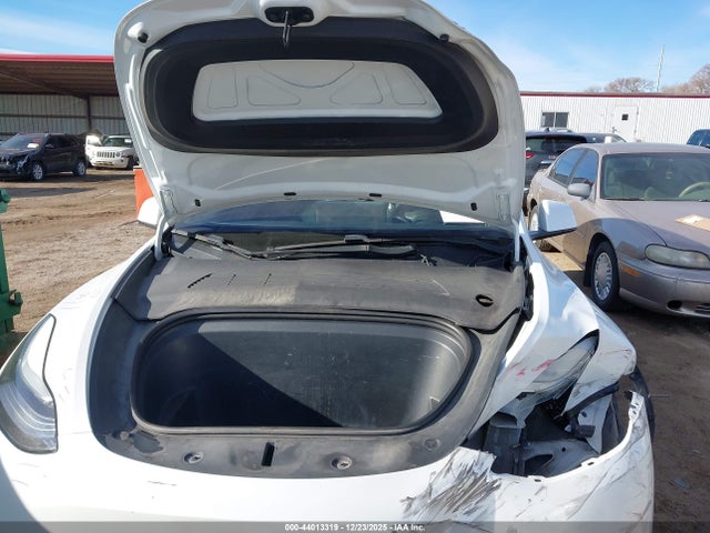 2020 TESLA MODEL Y 5YJYGDEE0LF026548 Photo 9