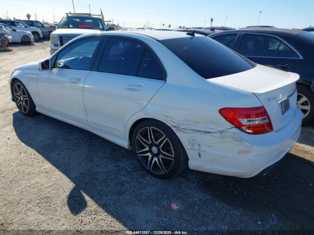 2013 MERCEDES-BENZ C 250 WDDGF4HB7DR267198 Photo 2