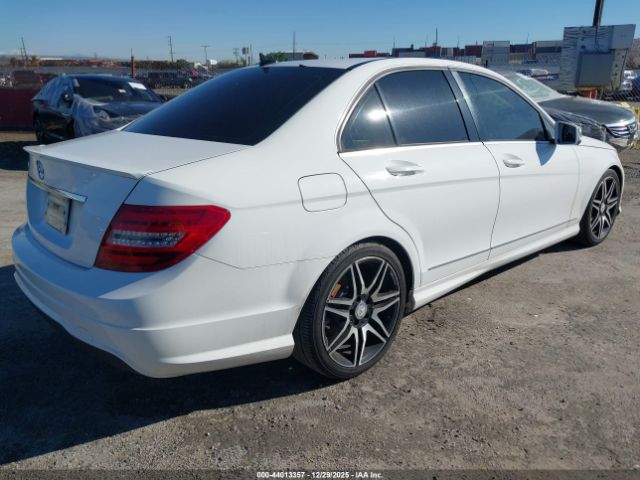 2013 MERCEDES-BENZ C 250 WDDGF4HB7DR267198 Photo 3