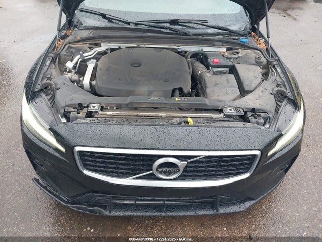 7JRA22TM5KG013637 Volvo S60 T6 R-design
