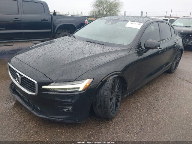7JRA22TM5KG013637 Volvo S60 T6 R-design