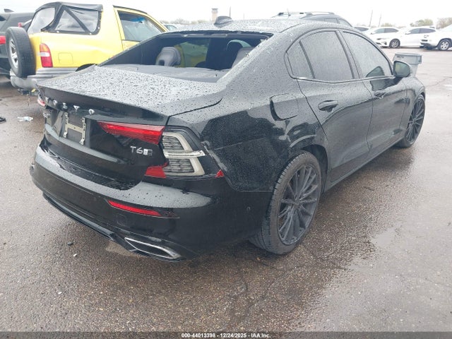 7JRA22TM5KG013637 Volvo S60 T6 R-design