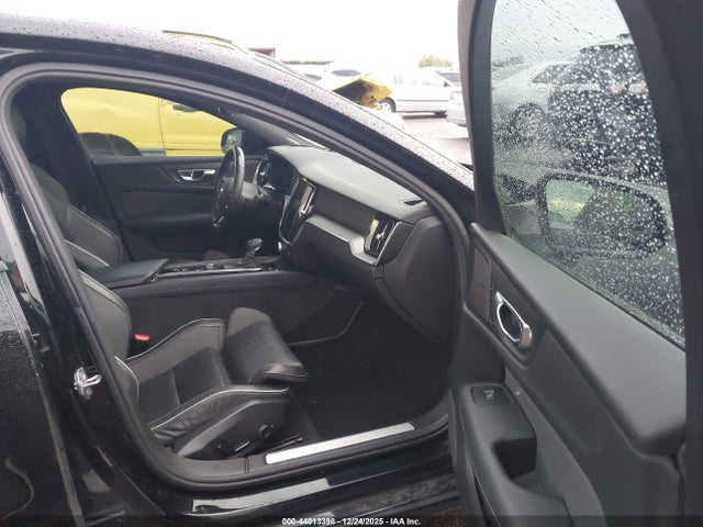 7JRA22TM5KG013637 Volvo S60 T6 R-design