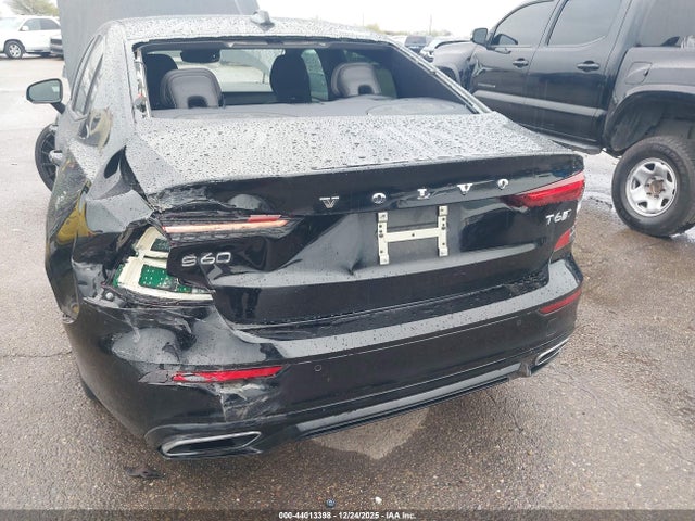 7JRA22TM5KG013637 Volvo S60 T6 R-design