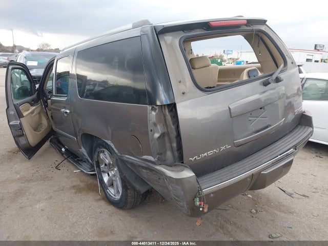 2014 GMC YUKON XL 1500 1GKS1MEF3ER164117 Photo 2