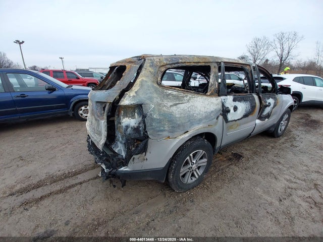 44013448 :رقم المزاد ، 1GNKRGKD4FJ152395 vin ، 2015 Chevrolet Traverse 1lt مزاد بيع